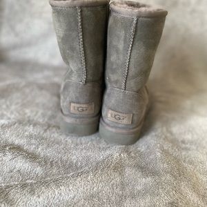 UGG Girl's Classic Boot